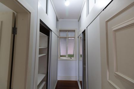 Casa de condomínio para alugar com 750m², 4 quartos e 4 vagasCLOSET
