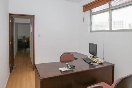 Casa à venda com 100m², 3 quartos e sem vaga Casa à venda com 100m², 3 quartos e sem vagaEscritório