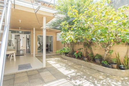 Casa à venda com 200m², 4 quartos e sem vagaQuintal