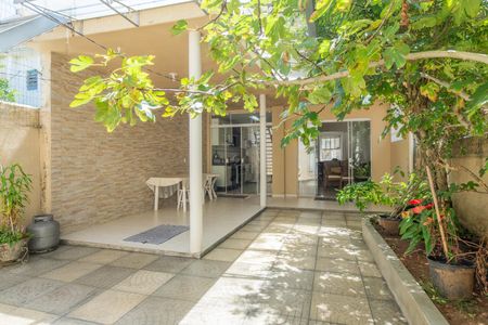 Casa à venda com 200m², 4 quartos e sem vagaQuintal
