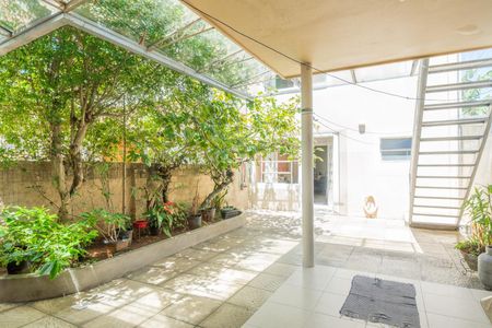 Casa à venda com 200m², 4 quartos e sem vagaQuintal