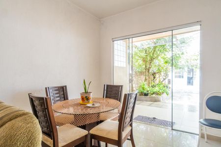 Casa à venda com 200m², 4 quartos e sem vagaSala