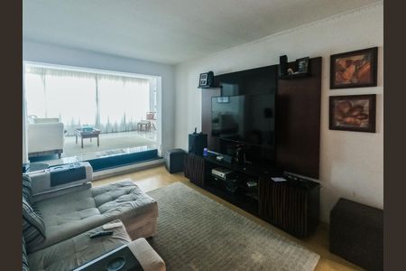 Casa à venda com 250m², 4 quartos e 3 vagas Casa à venda com 250m², 4 quartos e 3 vagasSala de TV