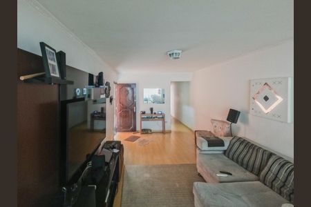 Casa à venda com 250m², 4 quartos e 3 vagas Casa à venda com 250m², 4 quartos e 3 vagasSala de TV