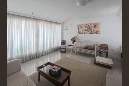 Casa à venda com 250m², 4 quartos e 3 vagas Casa à venda com 250m², 4 quartos e 3 vagasSala