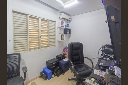 Casa à venda com 250m², 4 quartos e 3 vagas Casa à venda com 250m², 4 quartos e 3 vagasQuarto 2