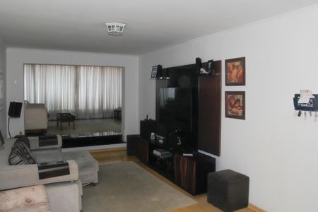 Casa à venda com 250m², 4 quartos e 3 vagas Casa à venda com 250m², 4 quartos e 3 vagasSala de TV