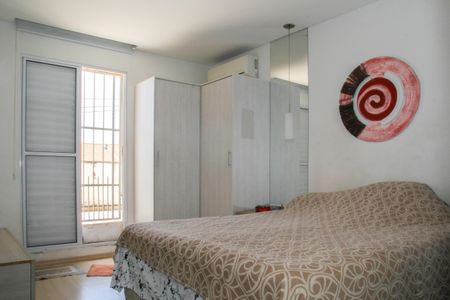 Casa à venda com 250m², 4 quartos e 3 vagas Casa à venda com 250m², 4 quartos e 3 vagasSuíte