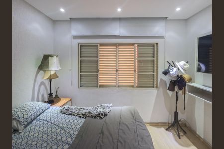 Casa à venda com 250m², 4 quartos e 3 vagas Casa à venda com 250m², 4 quartos e 3 vagasQuarto 1