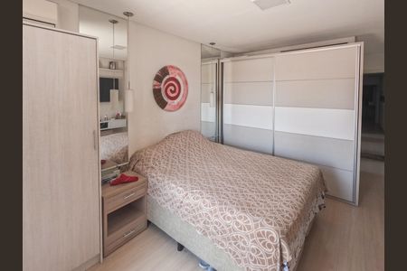 Casa à venda com 250m², 4 quartos e 3 vagas Casa à venda com 250m², 4 quartos e 3 vagasSuíte