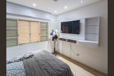 Casa à venda com 250m², 4 quartos e 3 vagas Casa à venda com 250m², 4 quartos e 3 vagasQuarto 1