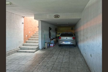 Casa à venda com 250m², 4 quartos e 3 vagas Casa à venda com 250m², 4 quartos e 3 vagasGaragem