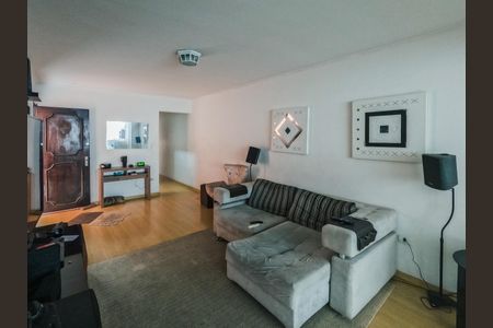 Casa à venda com 250m², 4 quartos e 3 vagas Casa à venda com 250m², 4 quartos e 3 vagasSala de TV