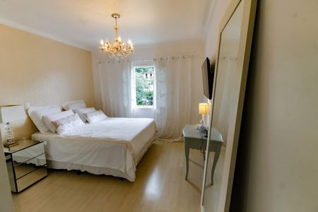 Casa à venda com 300m², 5 quartos e 4 vagasSuíte 2