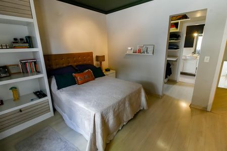 Casa à venda com 300m², 5 quartos e 4 vagasSuíte 4