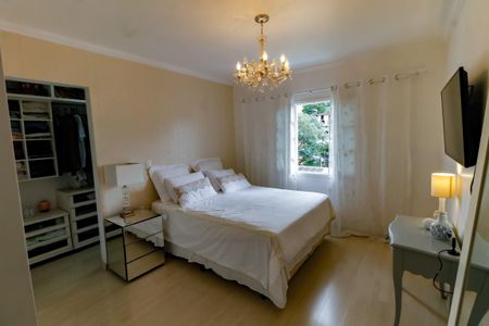 Casa à venda com 300m², 5 quartos e 4 vagasSuíte 2