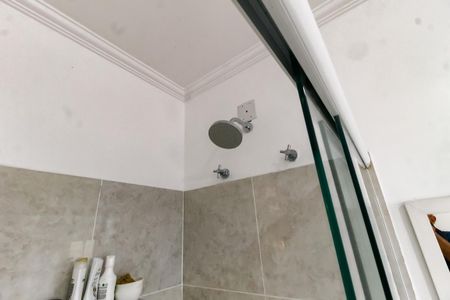 Casa à venda com 300m², 5 quartos e 4 vagasBanheiro da Suíte 2 - chuveiro