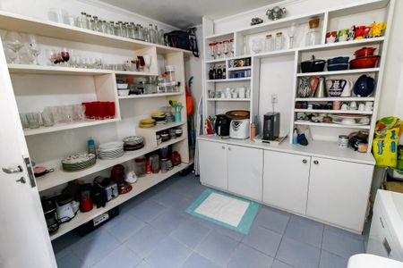 Casa à venda com 300m², 5 quartos e 4 vagasDetalhe da area de serviço