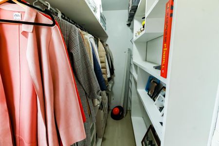 Casa à venda com 300m², 5 quartos e 4 vagasCloset da suíte 5