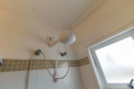 Casa à venda com 300m², 5 quartos e 4 vagasBanheiro da Suíte 5 - chuveiro