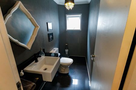 Casa à venda com 300m², 5 quartos e 4 vagasLavabo