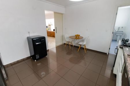 Casa à venda com 300m², 5 quartos e 4 vagasCozinha - Armários