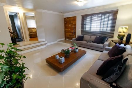 Casa à venda com 300m², 5 quartos e 4 vagasSala 1