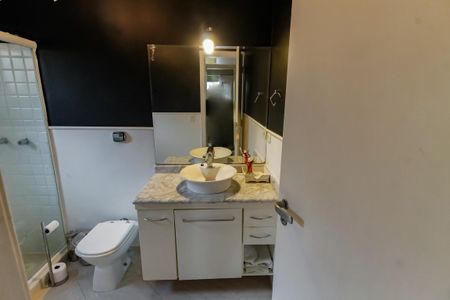 Casa à venda com 300m², 5 quartos e 4 vagasBanheiro da Suíte 4