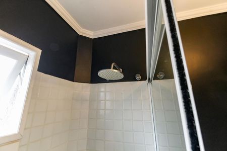 Casa à venda com 300m², 5 quartos e 4 vagasBanheiro da Suíte 4 - chuveiro