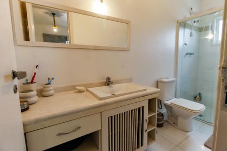 Casa à venda com 300m², 5 quartos e 4 vagasBanheiro da Suíte 5