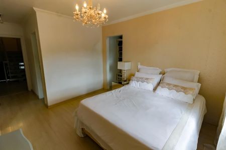 Casa à venda com 300m², 5 quartos e 4 vagasSuíte 2