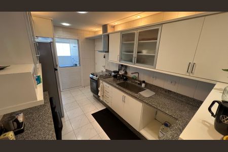 Apartamento à venda com 118m², 2 quartos e 2 vagasCozinha