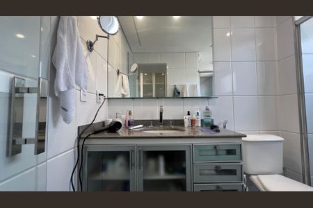 Apartamento à venda com 118m², 2 quartos e 2 vagasBanheiro da Suíte Master