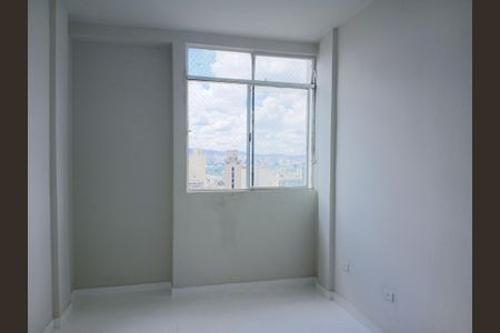 Studio à venda com 28m², 1 quarto e sem vaga Studio à venda com 28m², 1 quarto e sem vagaSala