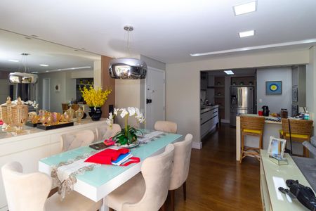 Apartamento à venda com 104m², 3 quartos e 2 vagas Apartamento à venda com 104m², 3 quartos e 2 vagasSala