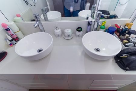 Apartamento à venda com 104m², 3 quartos e 2 vagas Apartamento à venda com 104m², 3 quartos e 2 vagasBanheiro da Suíte