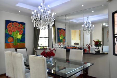 Apartamento à venda com 185m², 4 quartos e 3 vagas Apartamento à venda com 185m², 4 quartos e 3 vagasSala de Jantar