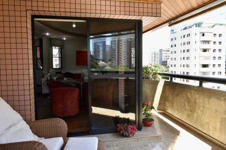 Apartamento à venda com 185m², 4 quartos e 3 vagas Apartamento à venda com 185m², 4 quartos e 3 vagasSacada