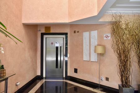 Apartamento à venda com 185m², 4 quartos e 3 vagas Apartamento à venda com 185m², 4 quartos e 3 vagasHall de entrada