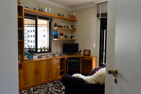 Apartamento à venda com 185m², 4 quartos e 3 vagas Apartamento à venda com 185m², 4 quartos e 3 vagasEscritório