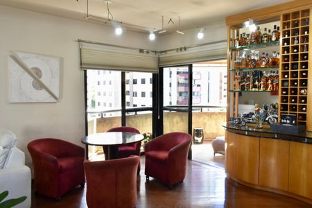 Apartamento à venda com 185m², 4 quartos e 3 vagas Apartamento à venda com 185m², 4 quartos e 3 vagasSala