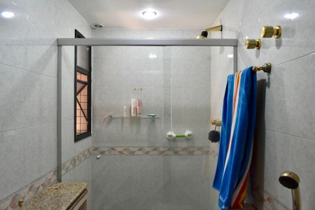 Apartamento à venda com 185m², 4 quartos e 3 vagas Apartamento à venda com 185m², 4 quartos e 3 vagasBanheiro da Suíte 1