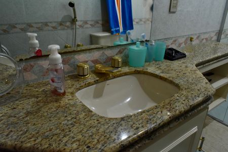 Apartamento à venda com 185m², 4 quartos e 3 vagas Apartamento à venda com 185m², 4 quartos e 3 vagasBanheiro da Suíte 1