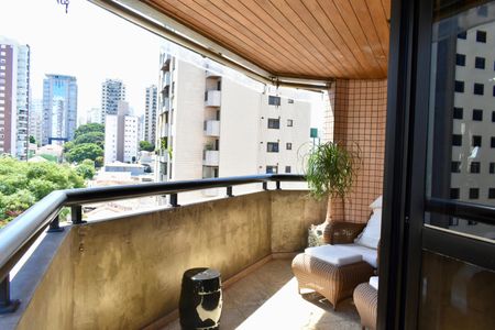 Apartamento à venda com 185m², 4 quartos e 3 vagas Apartamento à venda com 185m², 4 quartos e 3 vagasSacada