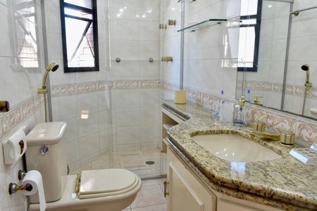 Apartamento à venda com 185m², 4 quartos e 3 vagas Apartamento à venda com 185m², 4 quartos e 3 vagasBanheiro da Suíte 2