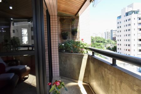 Apartamento à venda com 185m², 4 quartos e 3 vagas Apartamento à venda com 185m², 4 quartos e 3 vagasSacada