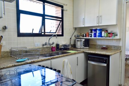 Apartamento à venda com 185m², 4 quartos e 3 vagas Apartamento à venda com 185m², 4 quartos e 3 vagasCozinha