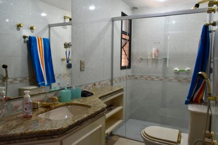 Apartamento à venda com 185m², 4 quartos e 3 vagas Apartamento à venda com 185m², 4 quartos e 3 vagasBanheiro da Suíte 1