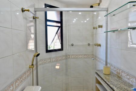 Apartamento à venda com 185m², 4 quartos e 3 vagas Apartamento à venda com 185m², 4 quartos e 3 vagasBanheiro da Suíte 2