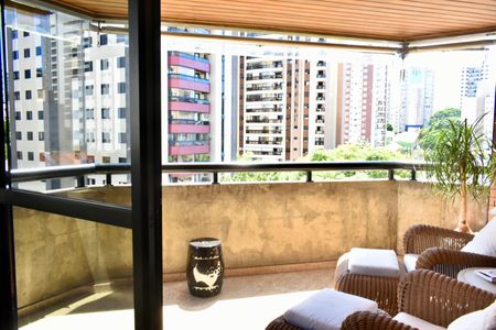 Apartamento à venda com 185m², 4 quartos e 3 vagas Apartamento à venda com 185m², 4 quartos e 3 vagasSacada